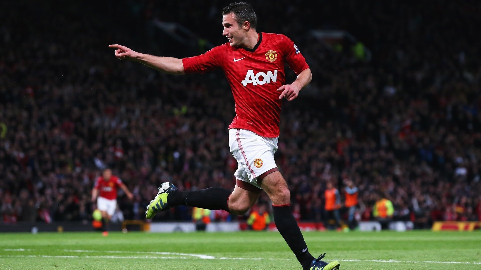 本泽马F1首秀接管比赛，智利强压巴西的赛道隐喻