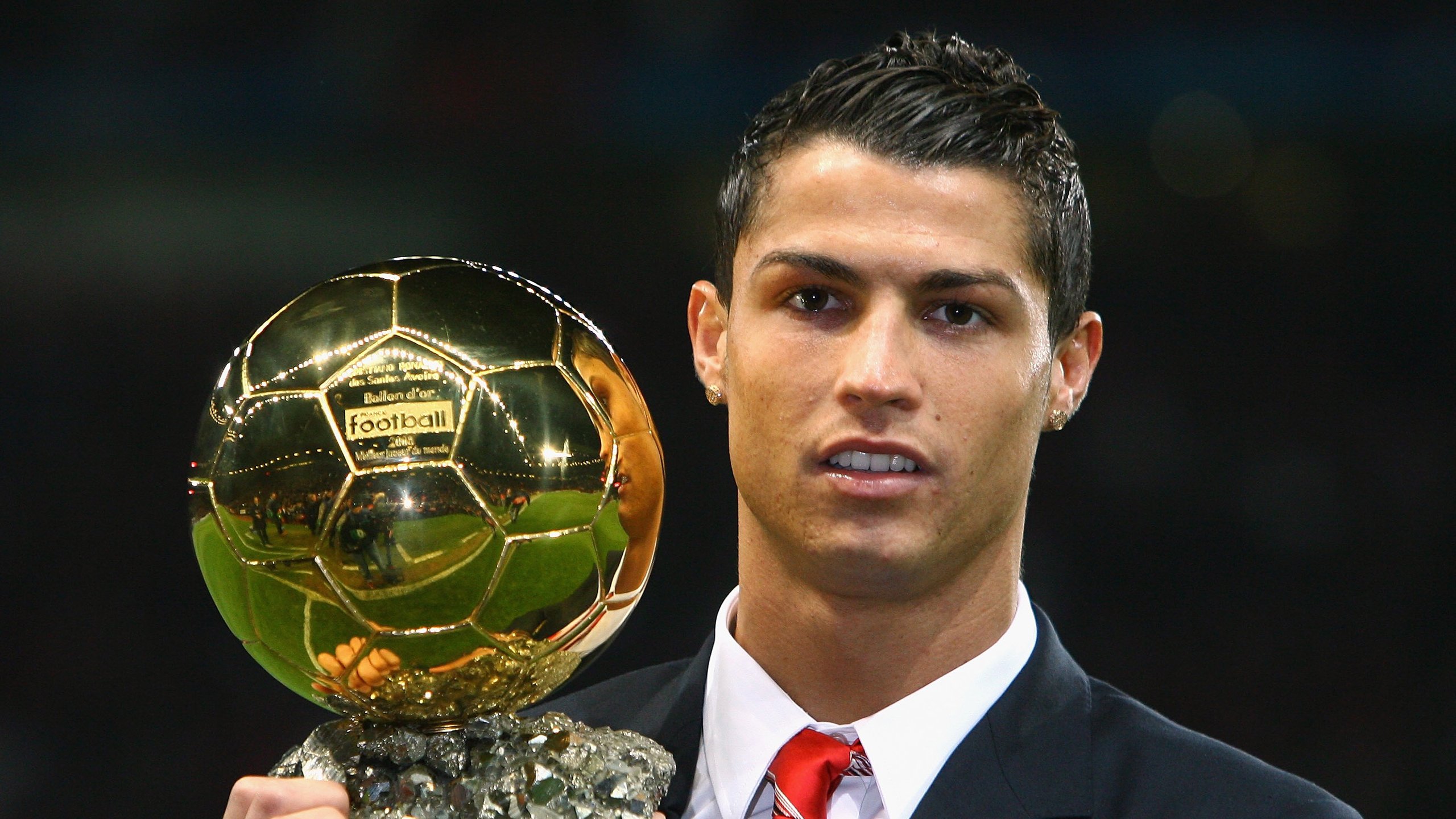 本泽马锋刃破长夜,哥伦比亚闪电战击碎加纳铁壁